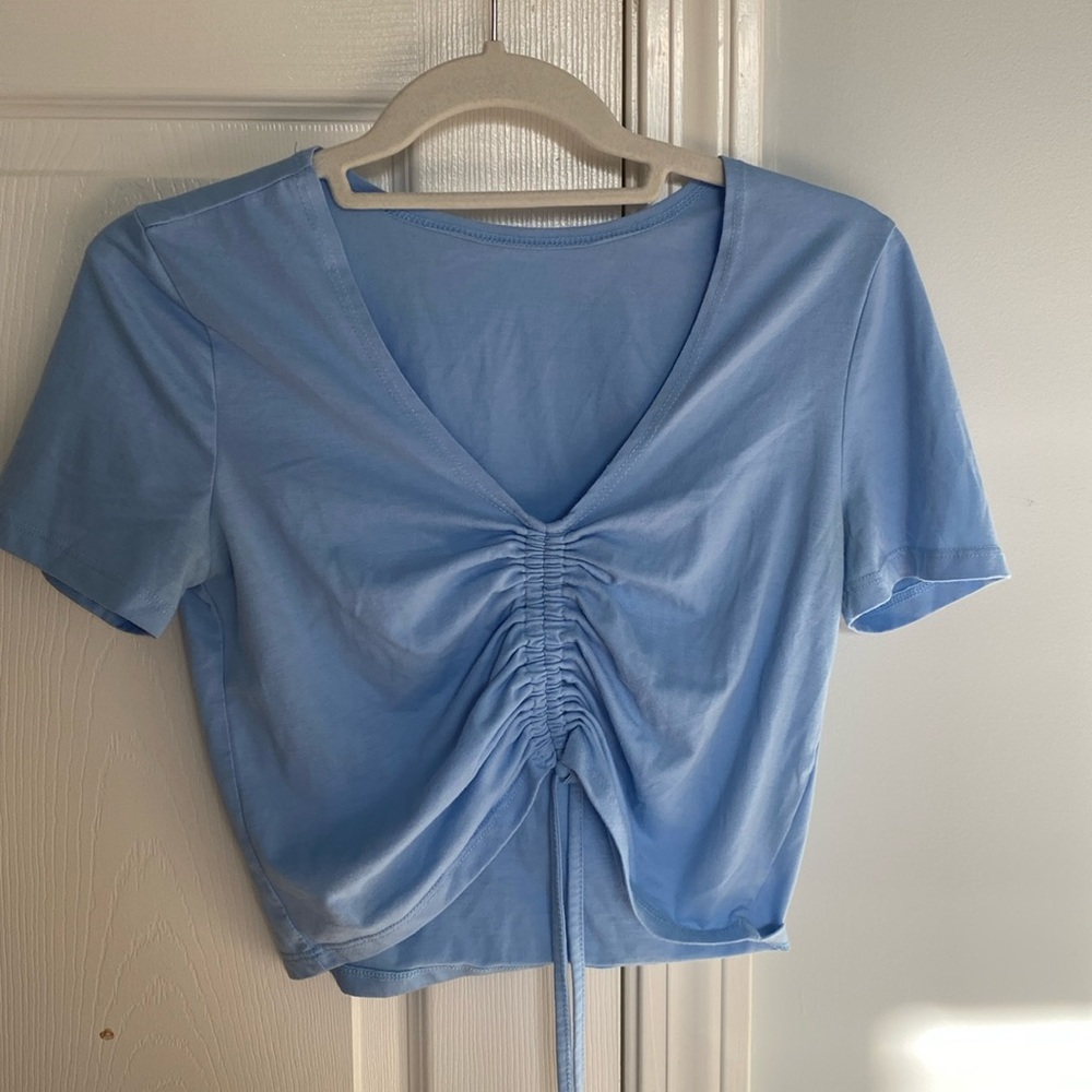 Cropped v-neck shirt